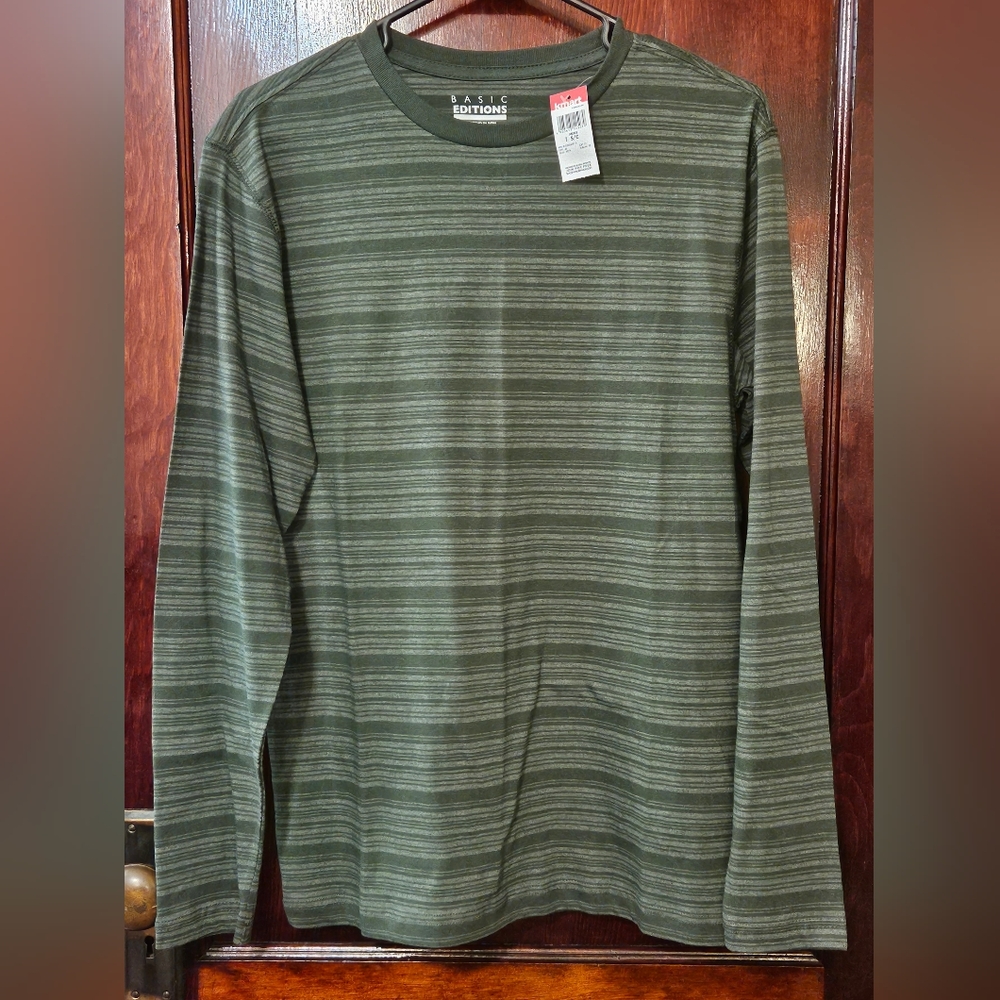 NWT Basic editions men's small long sleeved tee green